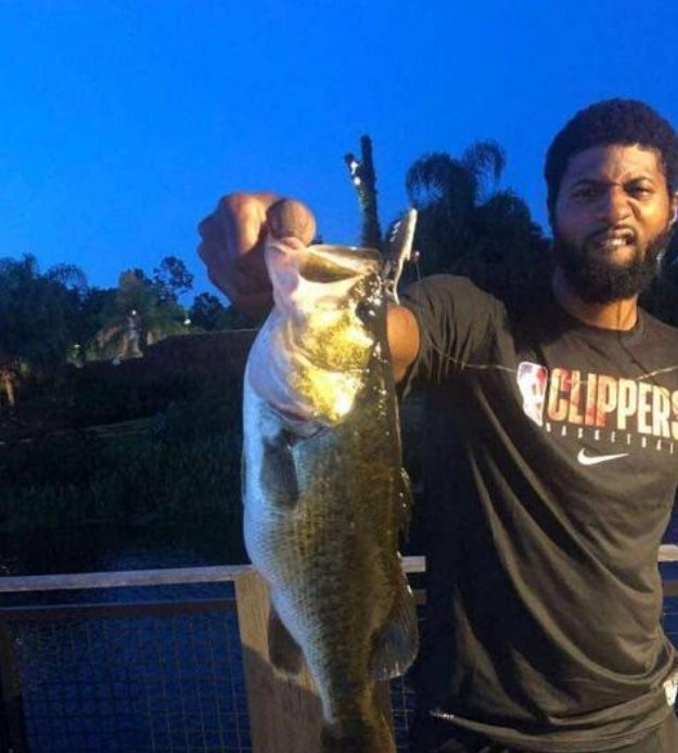 谈到酷爱钓鱼的保罗-乔治,约翰逊说他也有同样的爱好.