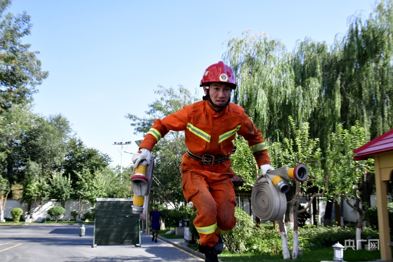 新疆消防行业职业技能竞赛现场战味十足