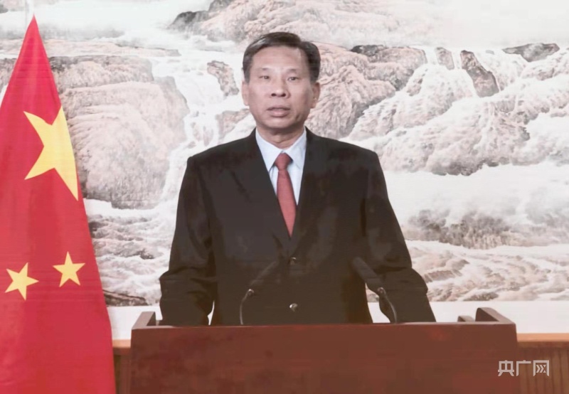 财政部部长刘昆通过视频致辞（央广网发 张春海摄）