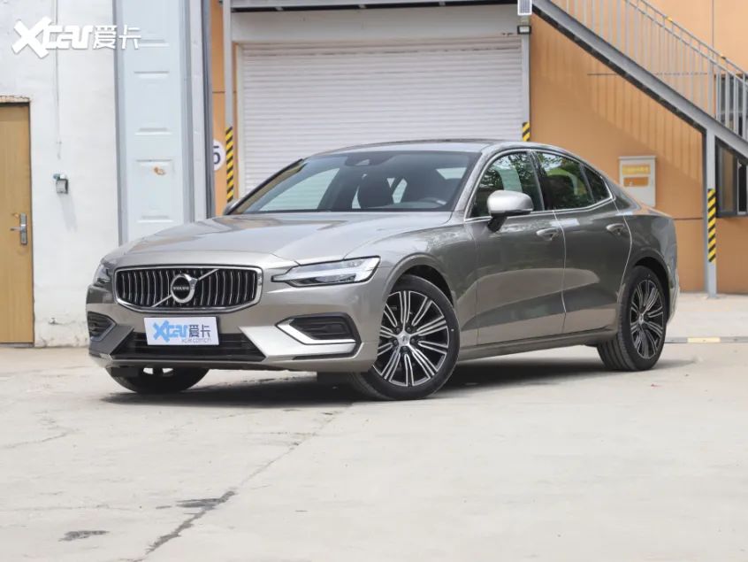 要买别犹豫，四款“打骨折”中型车推荐