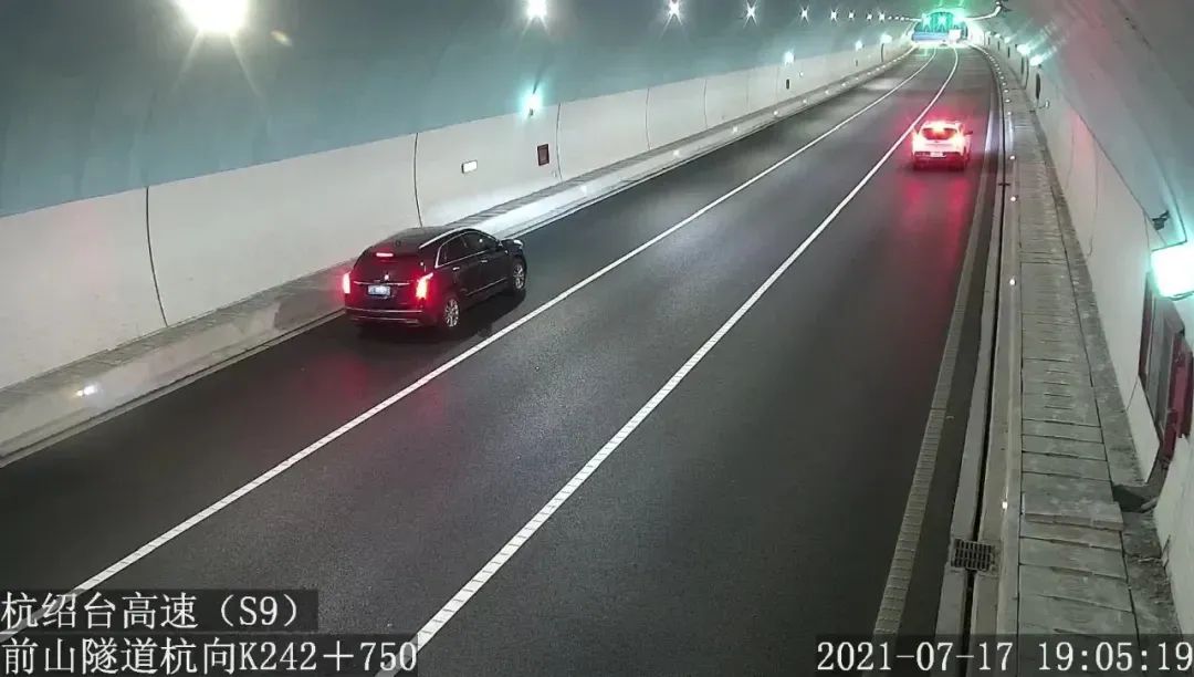 浙江隧道发生车祸，12岁女儿目睹母亲被撞身亡！休闲区蓝鸢梦想 - Www.slyday.coM