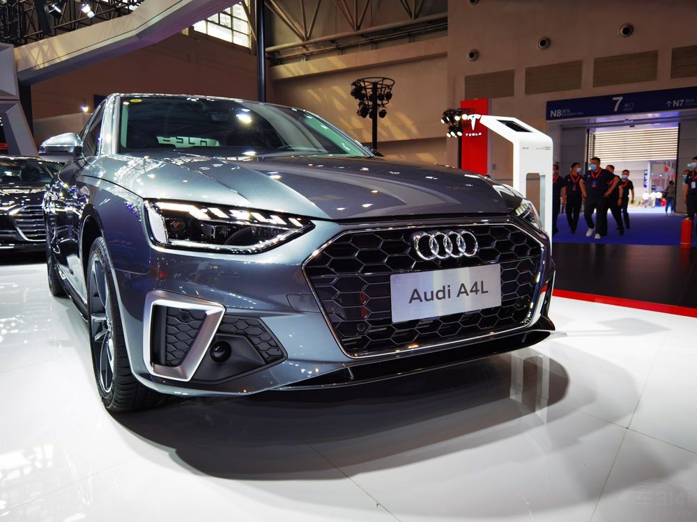 全新奔驰C级品牌溢价虚高 对比3系和A4L还有优势吗？