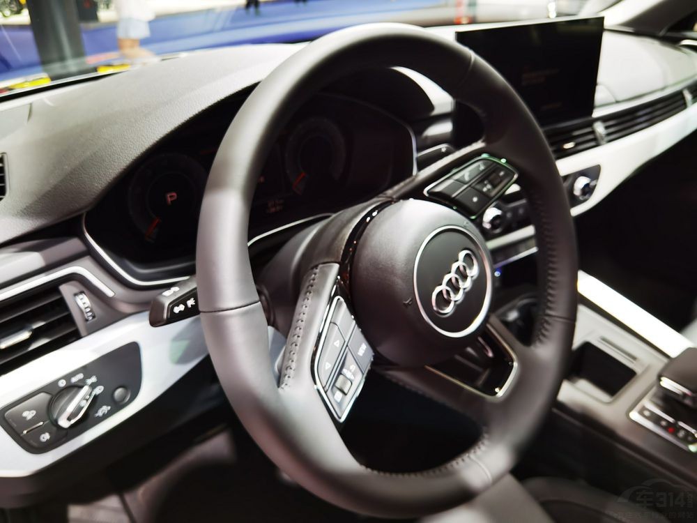 全新奔驰C级品牌溢价虚高 对比3系和A4L还有优势吗？