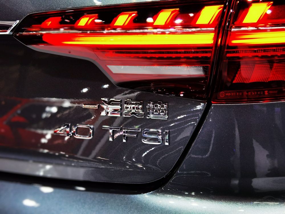 全新奔驰C级品牌溢价虚高 对比3系和A4L还有优势吗？