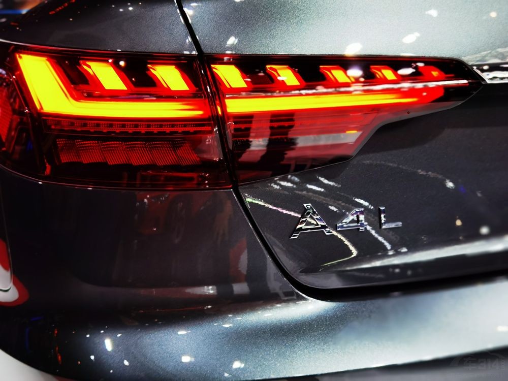 全新奔驰C级品牌溢价虚高 对比3系和A4L还有优势吗？