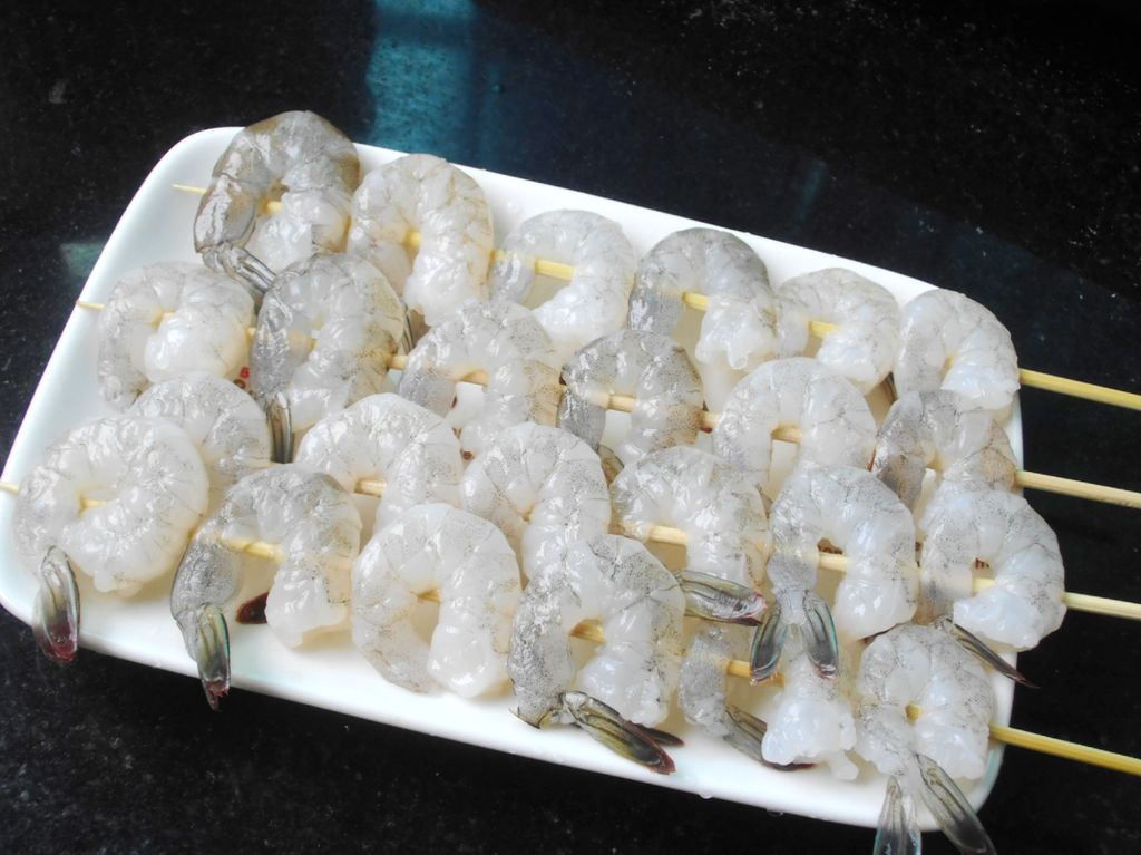 助力孩子长高的菜肴,香烤串串虾,酥脆美味,鲜香可口