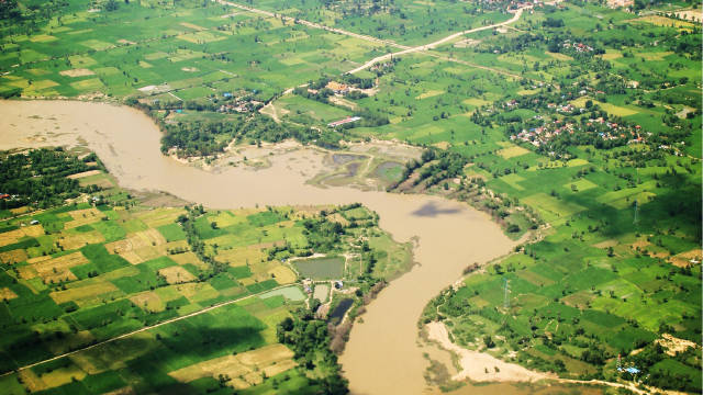 湄公河三角洲位于中南半岛南部,是湄公河所携带的泥沙沉积而成
