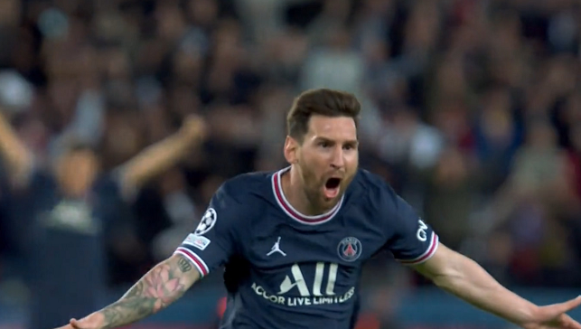 名场面！梅西防守任意球太拼了，伤停补时球王直接躺地充当人墙休闲区蓝鸢梦想 - Www.slyday.coM