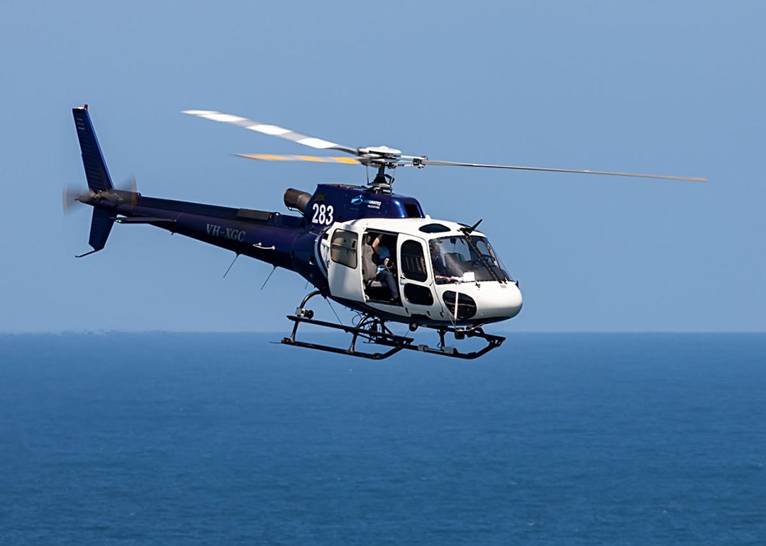 地球在自转直升机悬停12小时后会到地球另一边吗