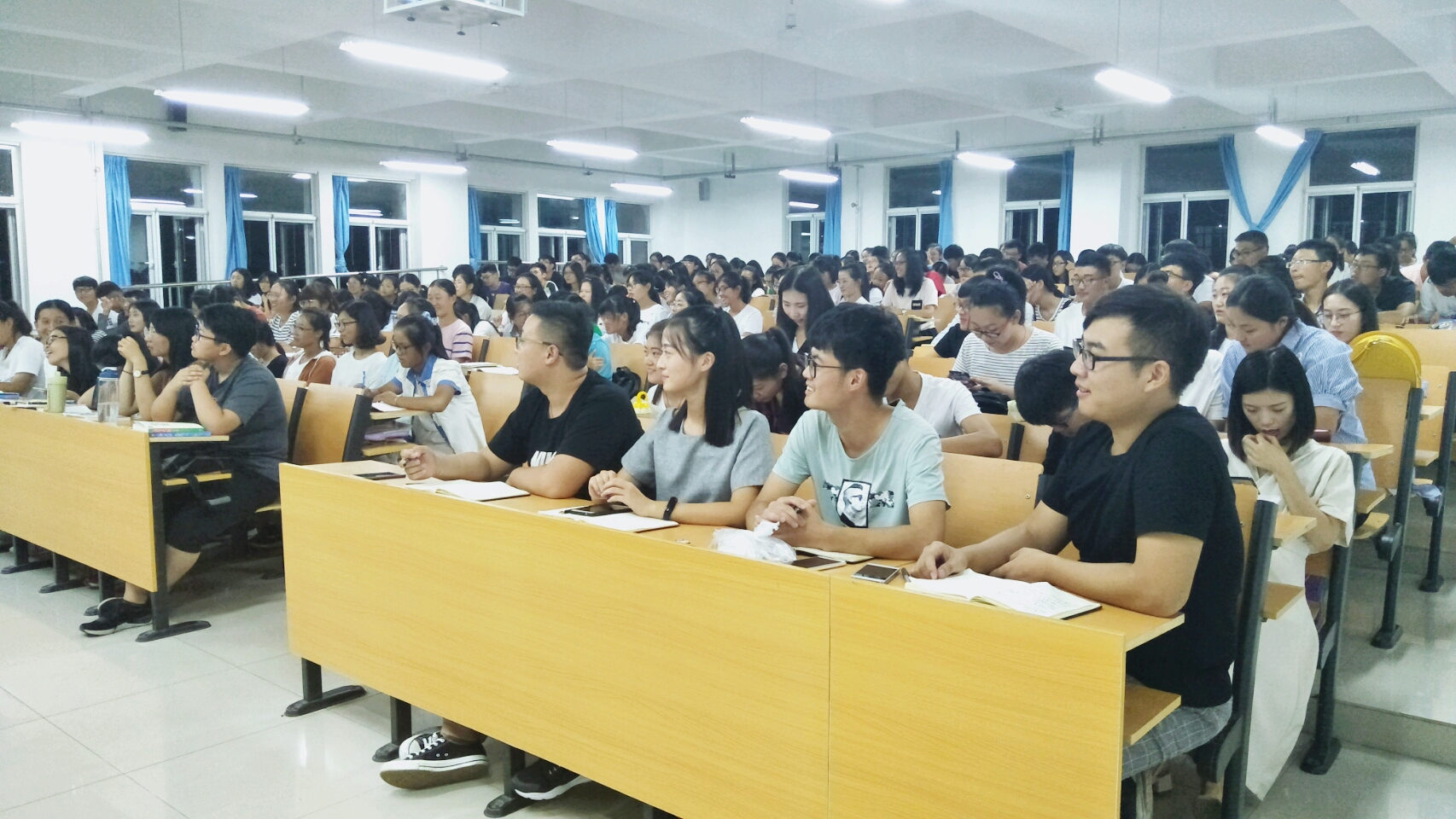 初中女生被学生会干部罚深蹲致残，生活老师“助威”，教育局回应休闲区蓝鸢梦想 - Www.slyday.coM