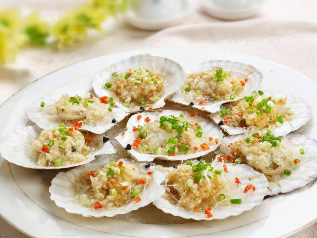 吃是怡情的消遣来一盘蒜蓉粉丝蒸扇贝鲜香扑鼻丝滑爽口