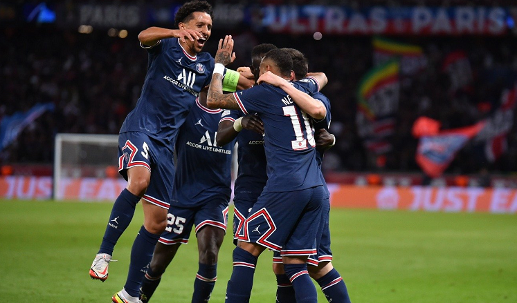 名场面！梅西防守任意球太拼了，伤停补时球王直接躺地充当人墙休闲区蓝鸢梦想 - Www.slyday.coM