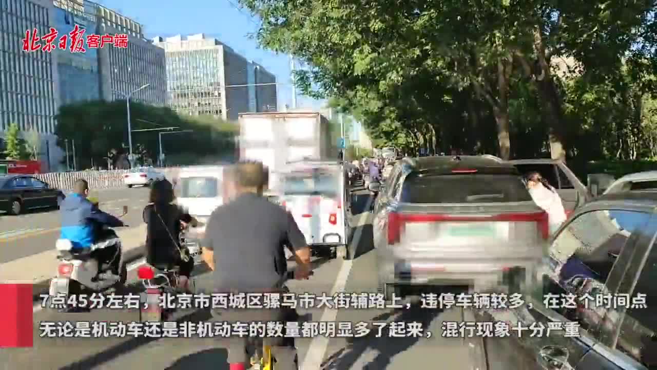 违停占道、逆行抢行......慢行路权如何保障?_新浪新闻