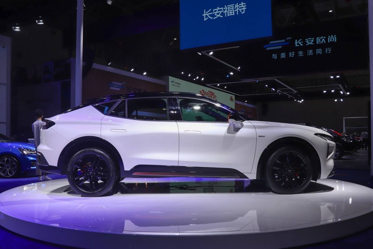 福特evos采用了福特fnv智能架构系统,也就是以往电动车才有的电子电气