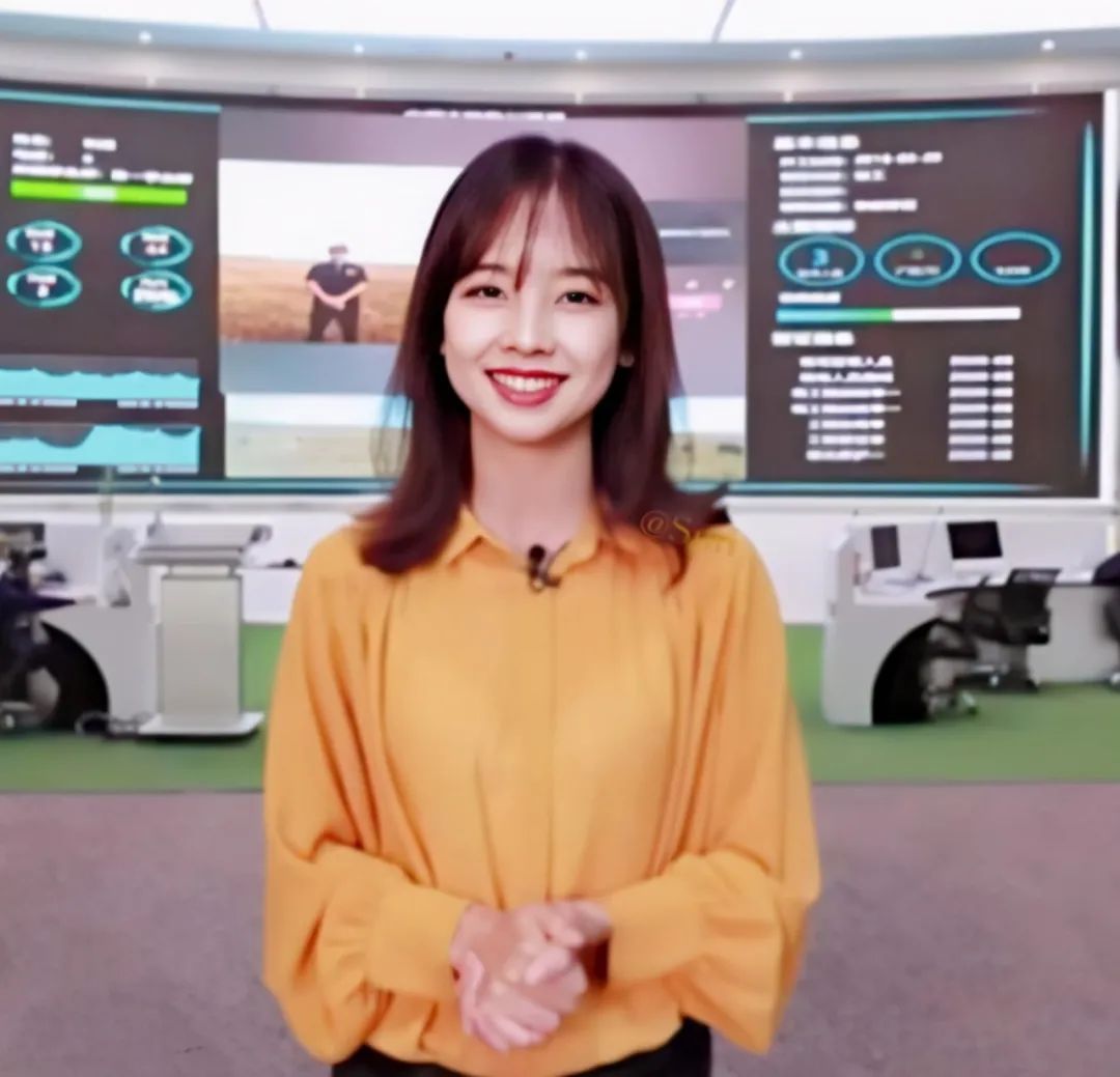 王冰冰每次在解说的时候,自带的治愈性的笑容是她的