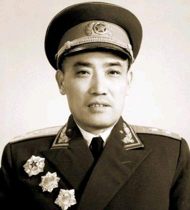 (张才千中将)王必成之后,张才千接任武汉军区司令员,张才千也是乘马岗