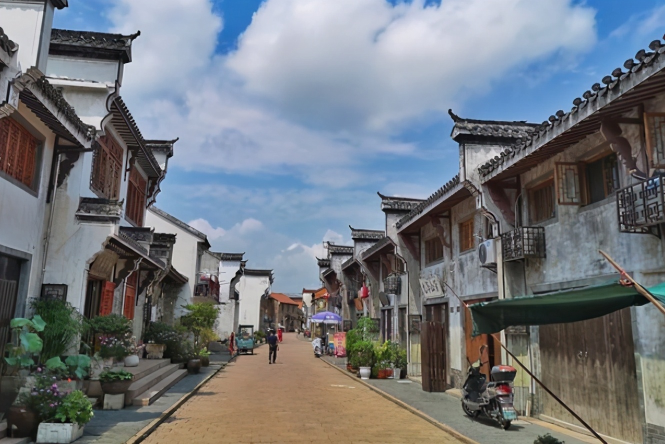 安徽适合养老的小镇,鸡鸣三市可闻,是背山面水的风水宝地