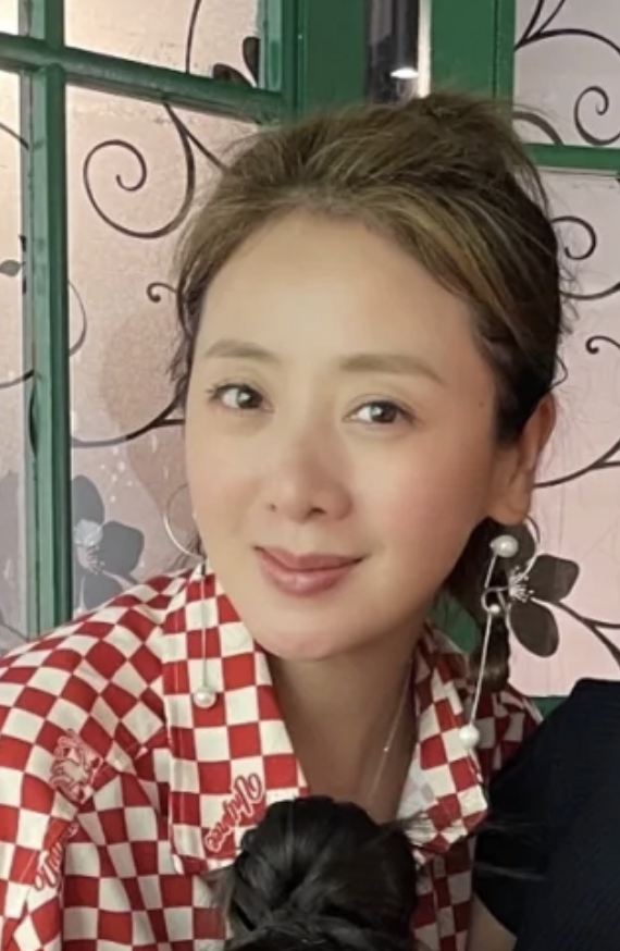 杜淳妻子晒妈妈们的聚会与郭碧婷颖儿小李琳同框比美画风养眼