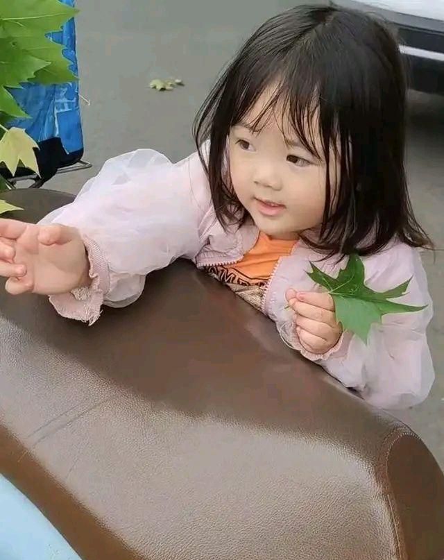 在爸爸外卖箱里长大的小女孩,你的笑容让我们醉了休闲区蓝鸢梦想 - Www.slyday.coM