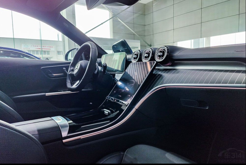 全新奔驰C级品牌溢价虚高 对比3系和A4L还有优势吗？