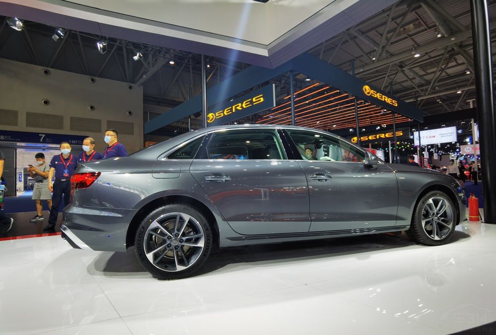 全新奔驰C级品牌溢价虚高 对比3系和A4L还有优势吗？