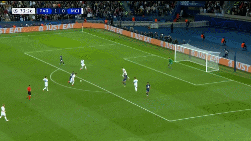 一战征服所有人！梅西当人墙的图火了，太服气，姆巴佩赛后搂着他休闲区蓝鸢梦想 - Www.slyday.coM