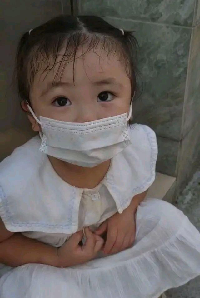 在爸爸外卖箱里长大的小女孩,你的笑容让我们醉了休闲区蓝鸢梦想 - Www.slyday.coM