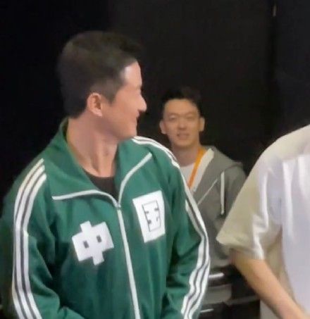 《我和我的父辈》首映礼：吴磊裤子太搞笑,章子怡梳鱼骨辫减龄休闲区蓝鸢梦想 - Www.slyday.coM