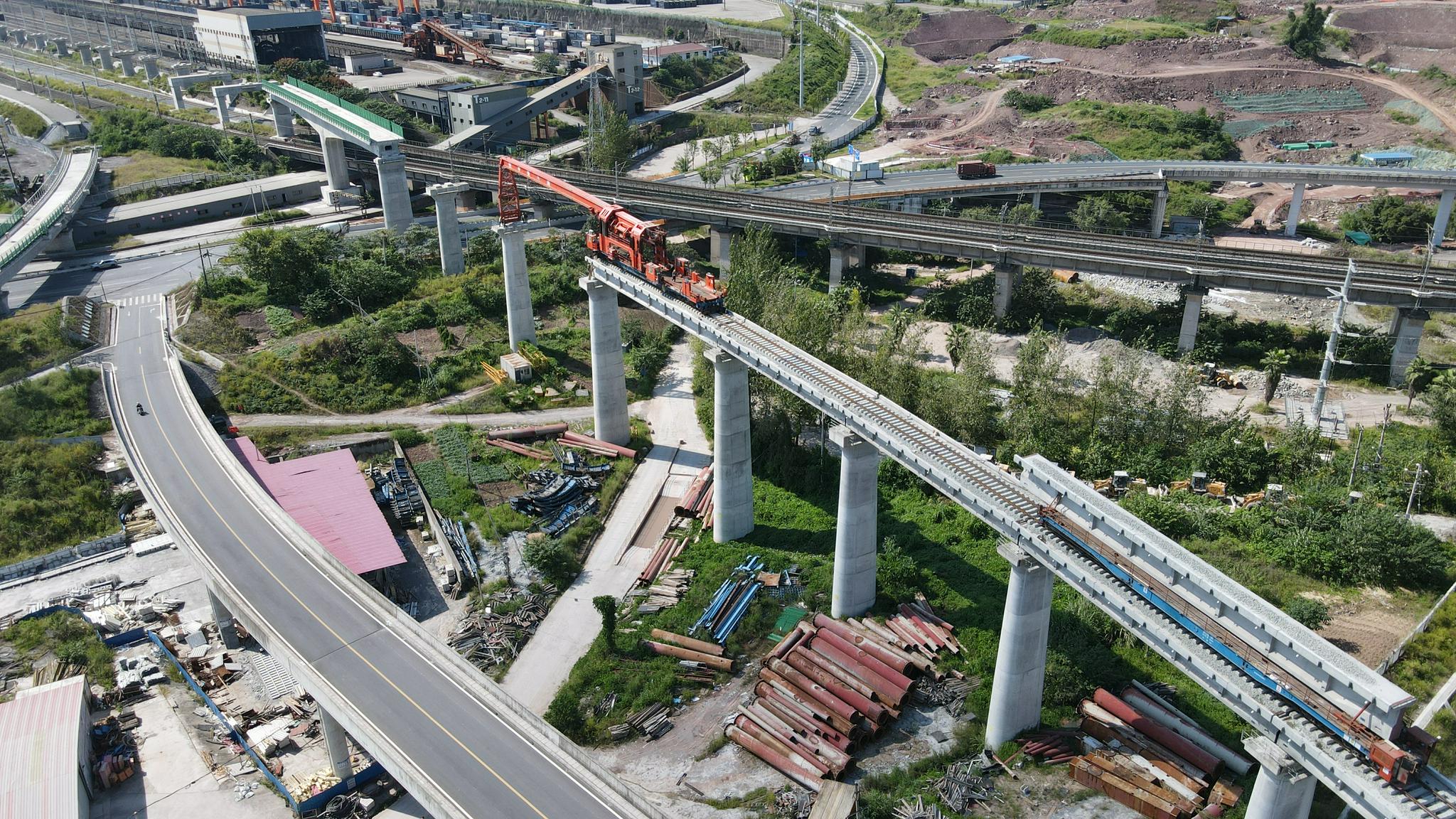 重庆铁路枢纽东环线果园港右联络线特大桥.通讯员陈远根/图