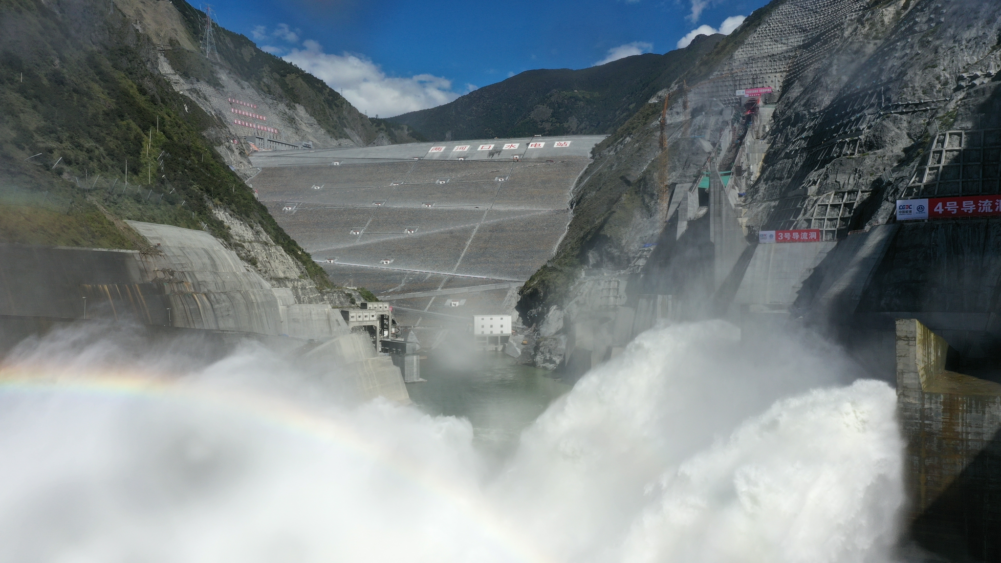 海拔三千米、770个西湖：数读两河口水电站，挑战世界难题