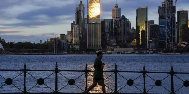 1839例！新州死亡人数暴涨！近40人死前接种2剂疫苗！联邦政府宣布：削减封城补贴，这些华人受影响休闲区蓝鸢梦想 - Www.slyday.coM