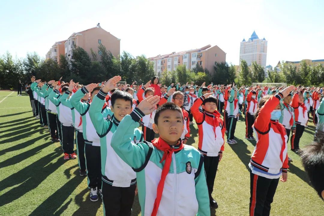 【升国旗 迎国庆】市第五小学升国旗庆“十一”休闲区蓝鸢梦想 - Www.slyday.coM