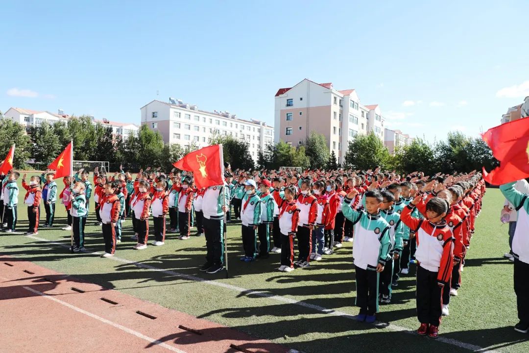 【升国旗 迎国庆】市第五小学升国旗庆“十一”休闲区蓝鸢梦想 - Www.slyday.coM