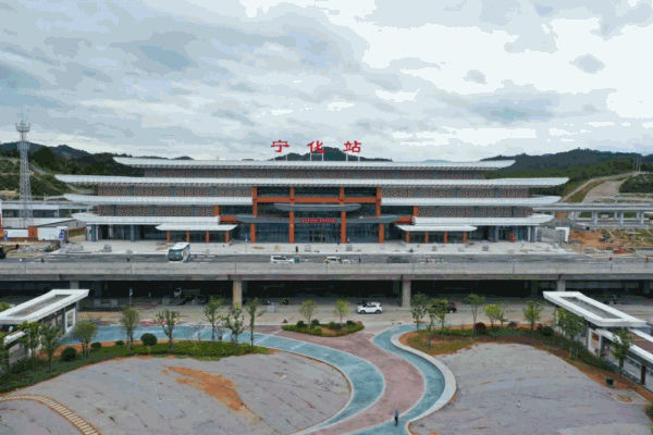 至清流段,浦梅铁路建宁至冠豸山段的开通运营,结束了宁都,石城,宁化