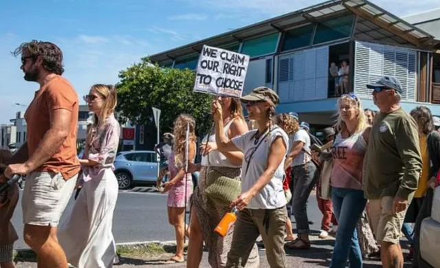 1839例！新州死亡人数暴涨！近40人死前接种2剂疫苗！联邦政府宣布：削减封城补贴，这些华人受影响休闲区蓝鸢梦想 - Www.slyday.coM