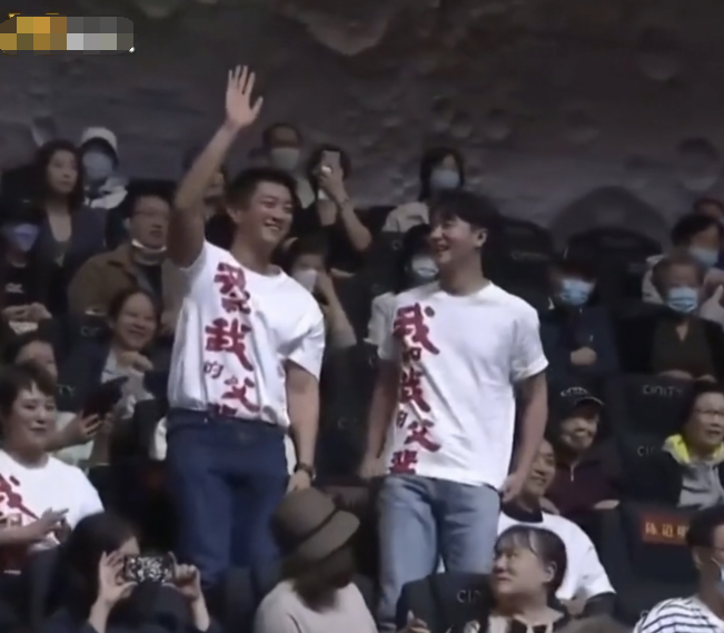 《我和我的父辈》陈道明首映现场开玩笑找“爸” 杜江黄轩举手“相认”休闲区蓝鸢梦想 - Www.slyday.coM