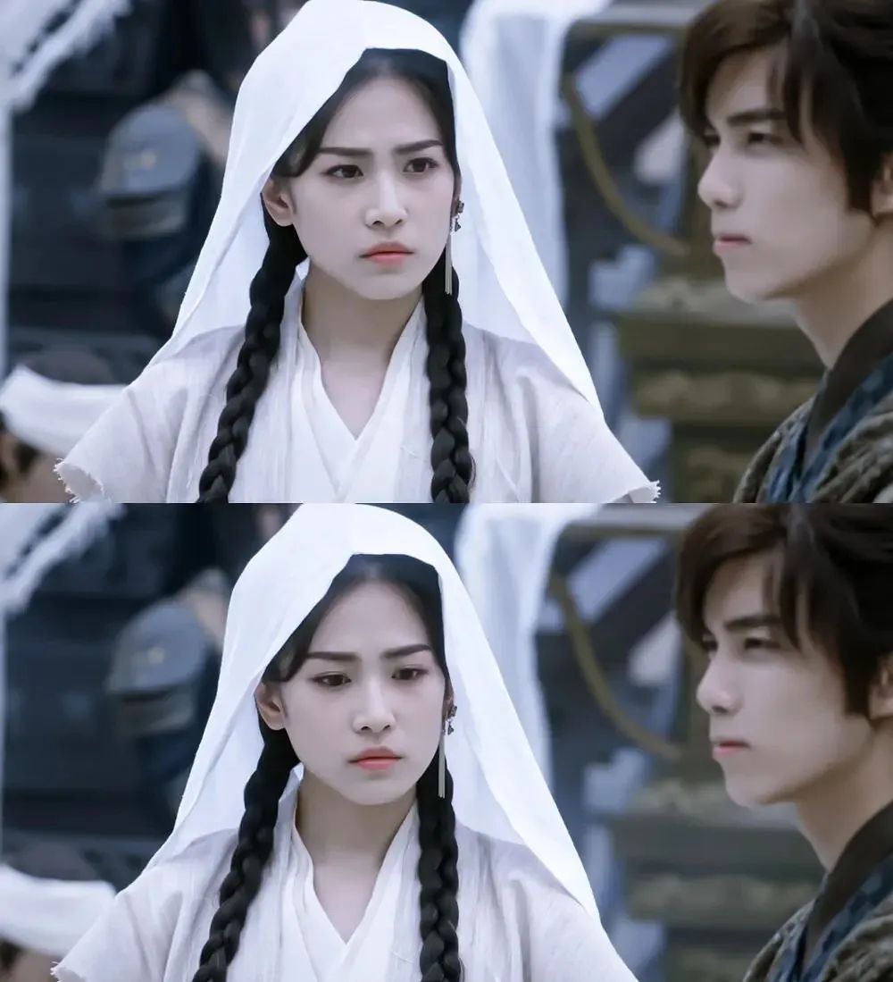 饰演战豆豆的刘美彤是个可塑性很高的演员,她在其他古装剧里的扮相