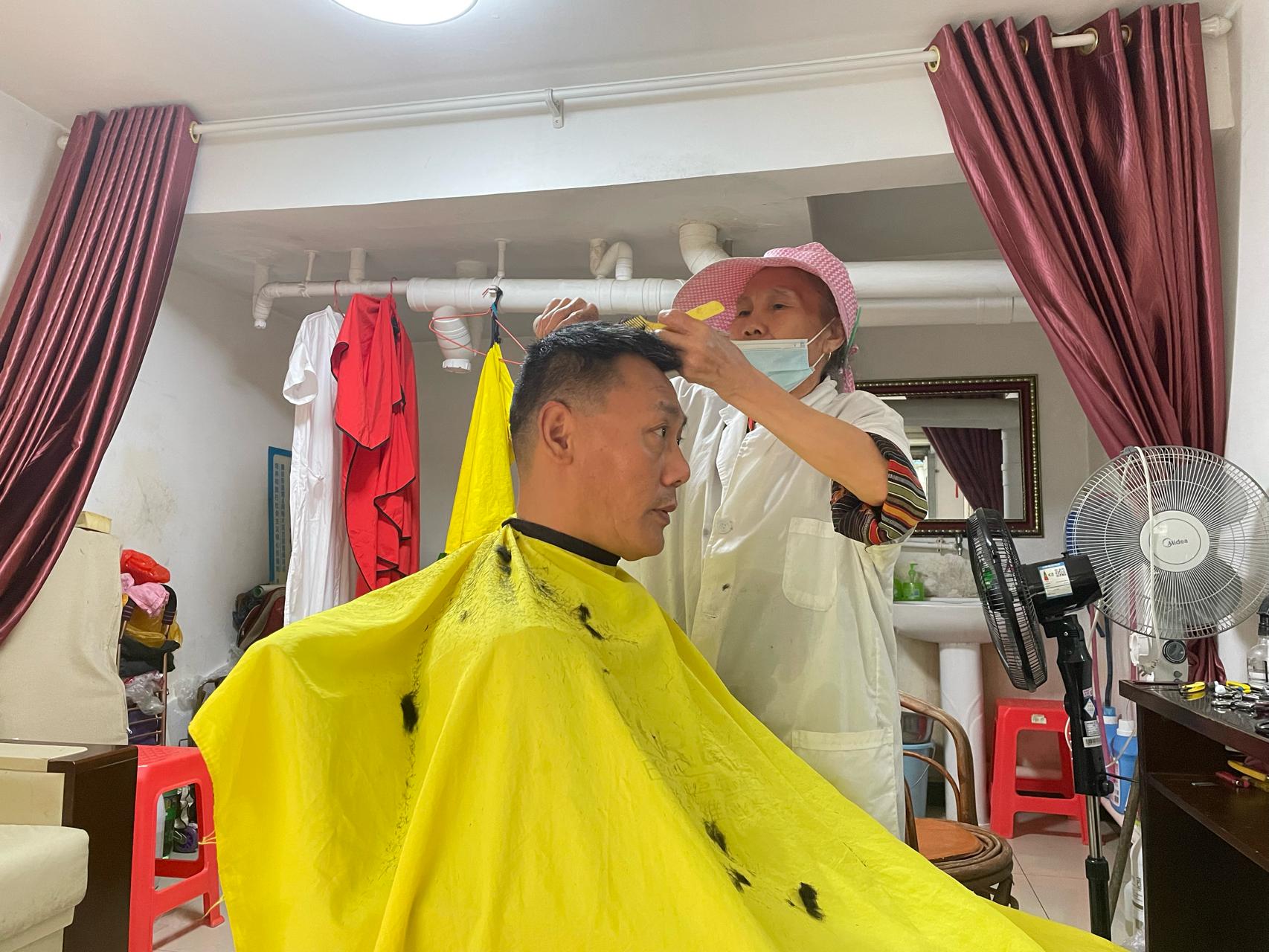 长沙老人的理发店17年不涨价，别人叫她“3元娭毑”：大家都对我好，我也很开心休闲区蓝鸢梦想 - Www.slyday.coM