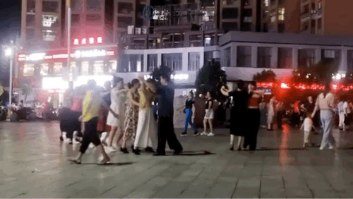 “被美女要微信千万别自作多情！！！”哈哈哈哈哈这结局是我没想到的...休闲区蓝鸢梦想 - Www.slyday.coM