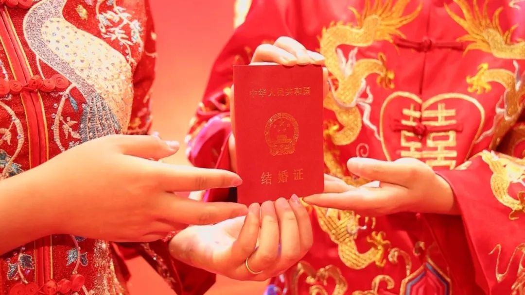 传统又浪漫，这样的中式集体婚礼你见过吗？休闲区蓝鸢梦想 - Www.slyday.coM