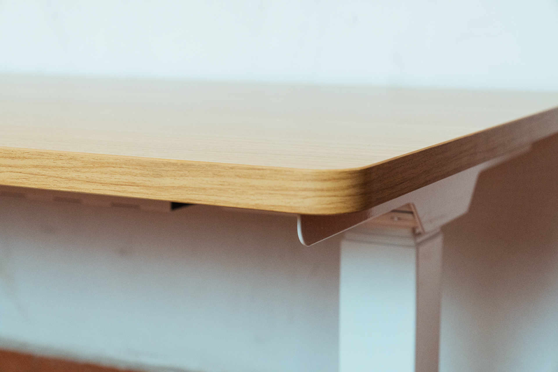 开学季后选普通桌子将就一下还是选办公电动升降桌