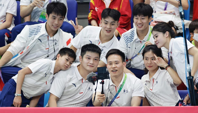 全红婵的笑声太治愈了!没抓上来娃娃很失望,望向身旁后笑了休闲区蓝鸢梦想 - Www.slyday.coM 全红婵的笑声太治愈了!没抓上来娃娃很失望,望向身旁后笑了休闲区蓝鸢梦想 - Www.slyday.coM