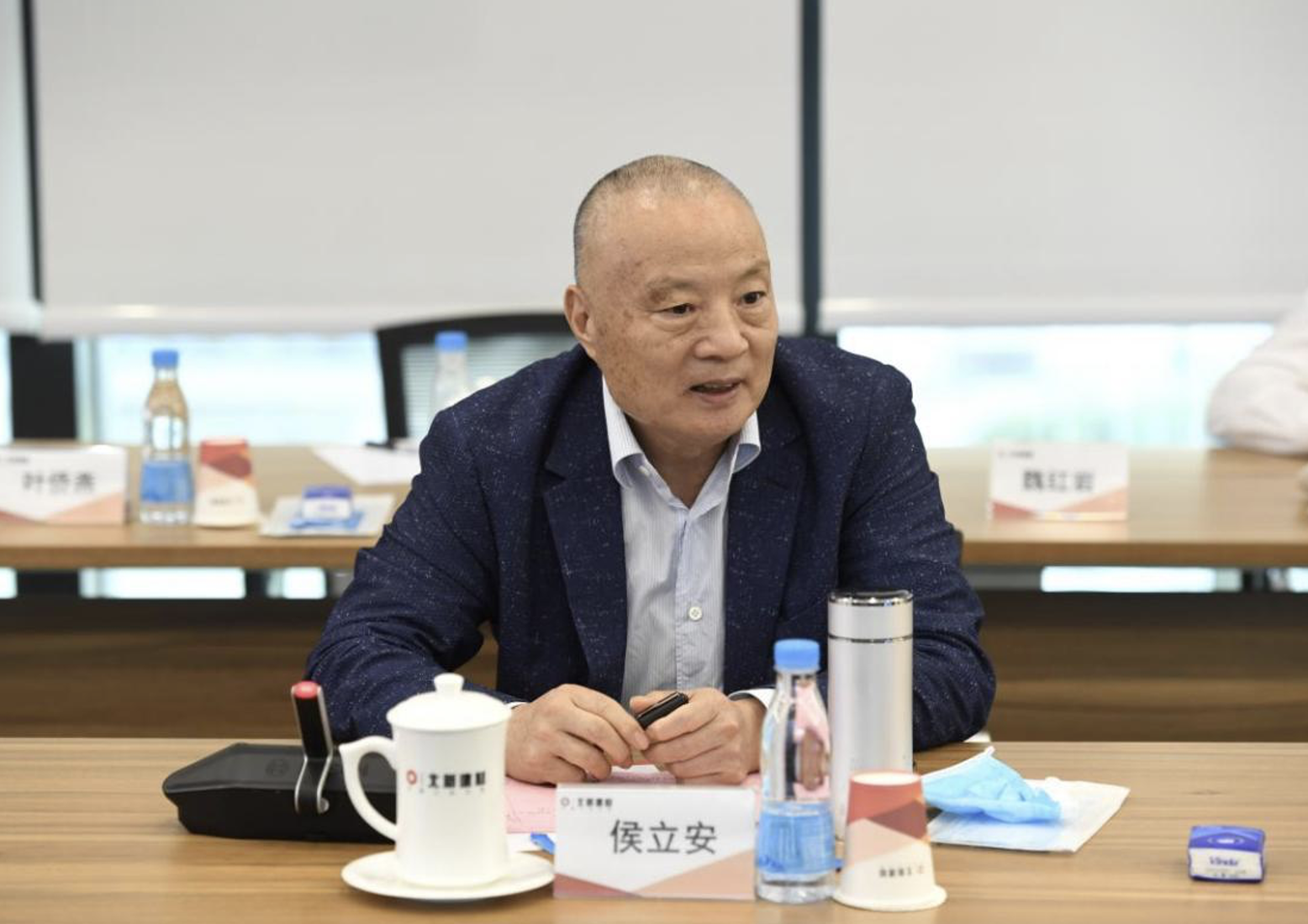 中国工程院院士侯立安,工信部赛迪研究院工业材料研究所所长肖劲松