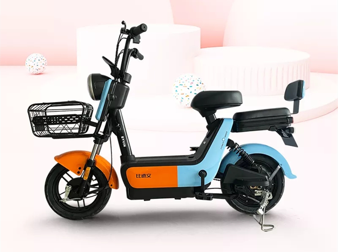 比德文推出bobo猫100电动车配备48v30ah锂电池续航100公里