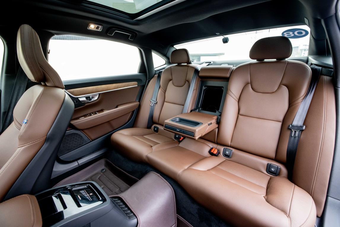 深藏若虚试驾沃尔沃s90recharget8