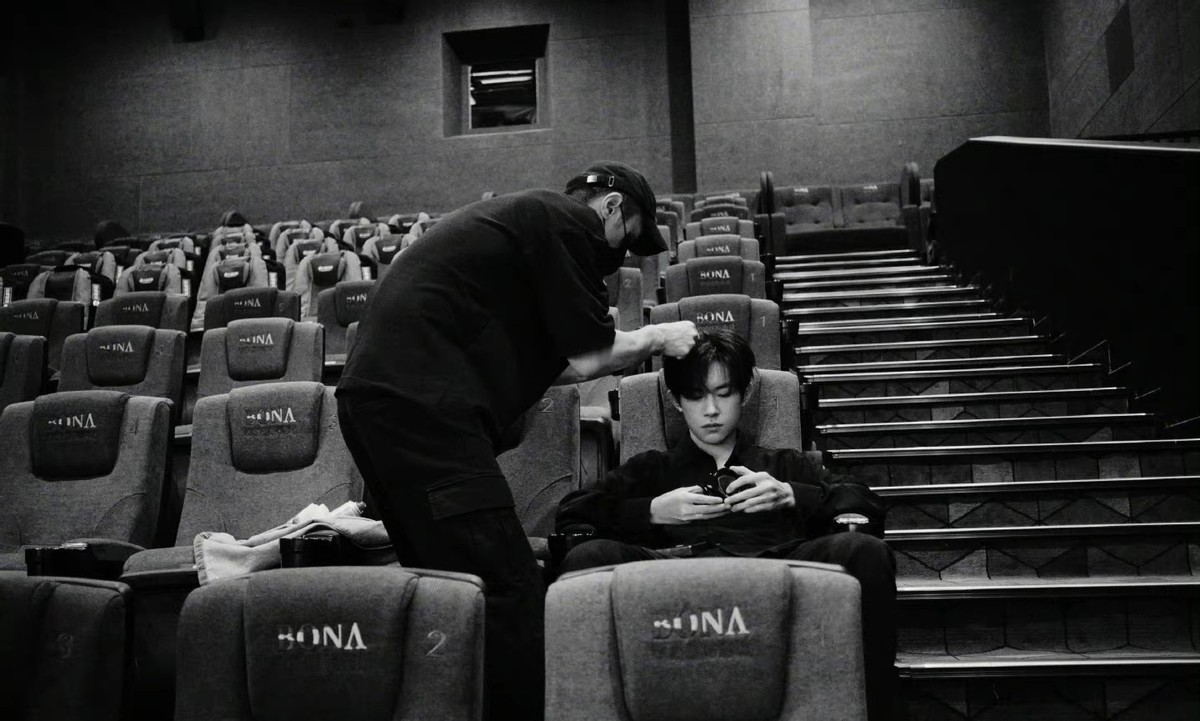 《长津湖》片长三小时,上线一天票房破两亿,这部电影被低估了吗休闲区蓝鸢梦想 - Www.slyday.coM 《长津湖》片长三小时,上线一天票房破两亿,这部电影被低估了吗休闲区蓝鸢梦想 - Www.slyday.coM