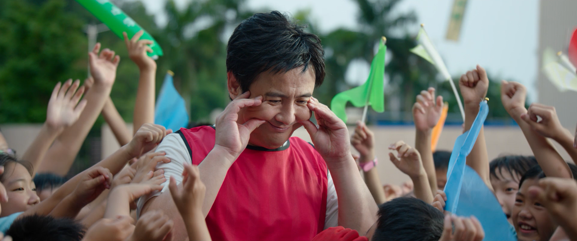 《我和我的父辈》里的十大感人瞬间，每一个都让人眼泪破防！休闲区蓝鸢梦想 - Www.slyday.coM