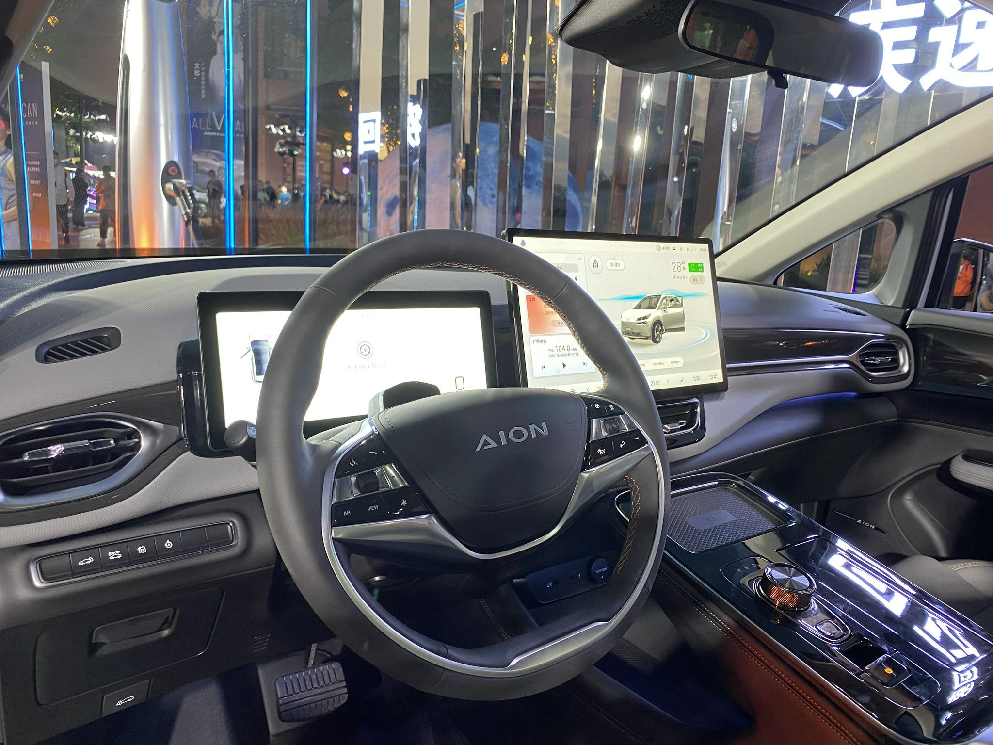 续航702km156英寸中控屏广汽埃安aionvplus的杀手锏太多