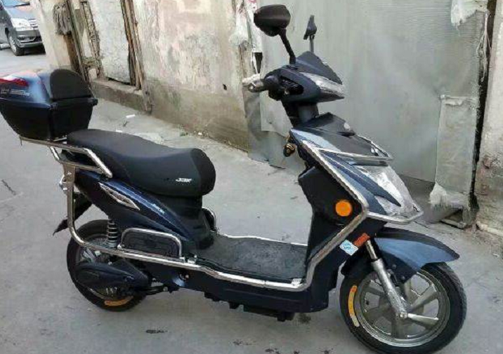 常见,电机一般功率为400w,这是车架,电池,电机是废旧电动车比较有价