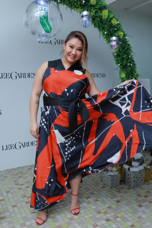 穿紧身连衣裙开高叉,高级感扑面而来|郑欣宜|身材|紧身_新浪新闻